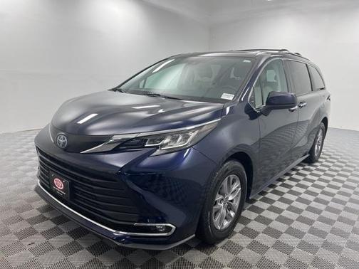 2022 Toyota Sienna XLE