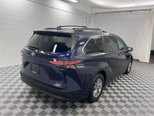 2022 Toyota Sienna XLE