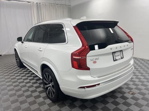 2025 Volvo XC90 B5 Core