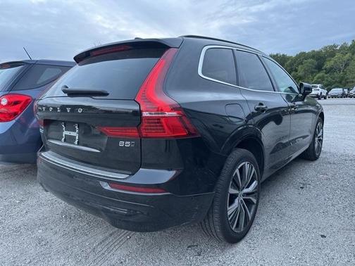 2022 Volvo XC60 B5 Momentum