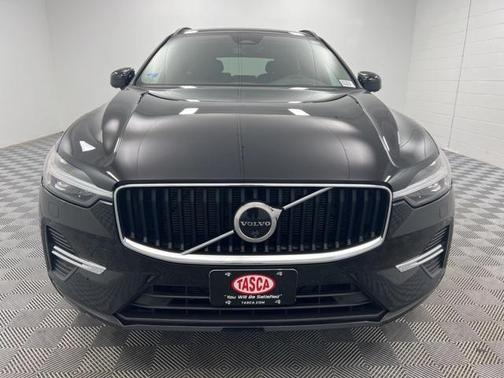 2022 Volvo XC60 B5 Momentum