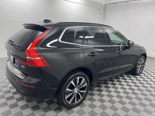 2022 Volvo XC60 B5 Momentum