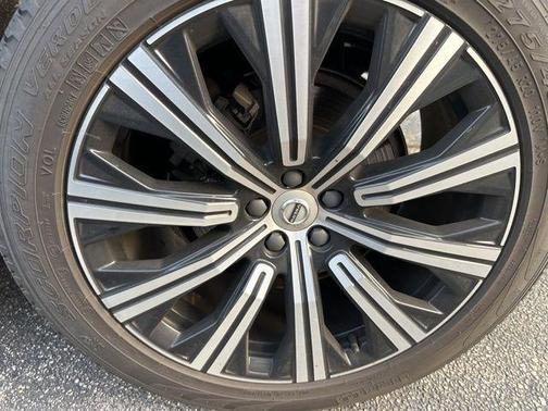 Onyx Black Metallic 2023 Volvo XC90 B6 Plus 6-Seater