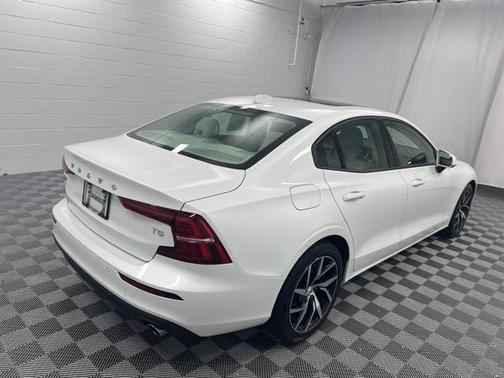 2020 Volvo S60 T5 Momentum
