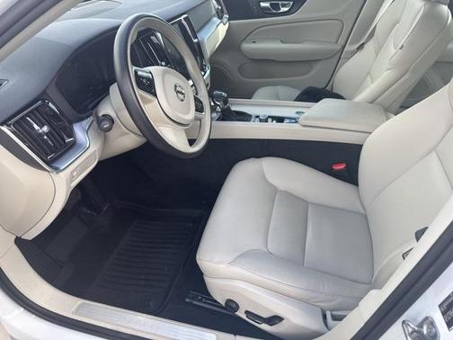 2020 Volvo S60 T5 Momentum