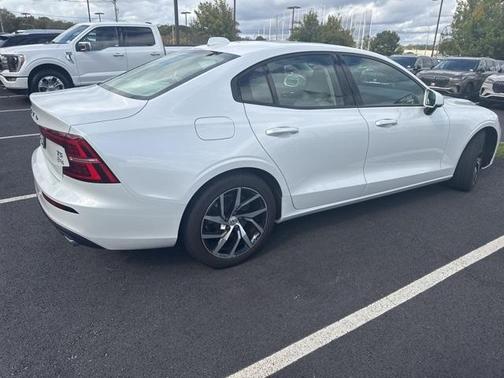2020 Volvo S60 T5 Momentum