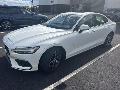 2020 Volvo S60 T5 Momentum
