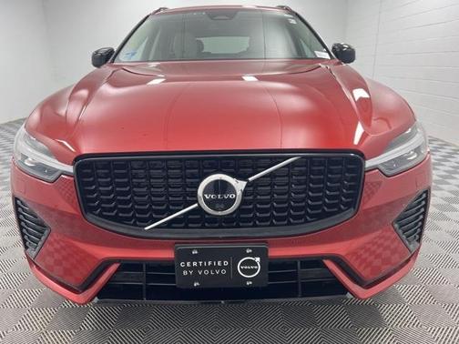 2023 Volvo XC60 B5 Plus Dark Theme