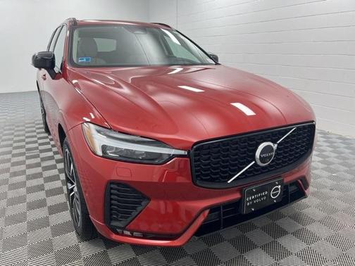2023 Volvo XC60 B5 Plus Dark Theme