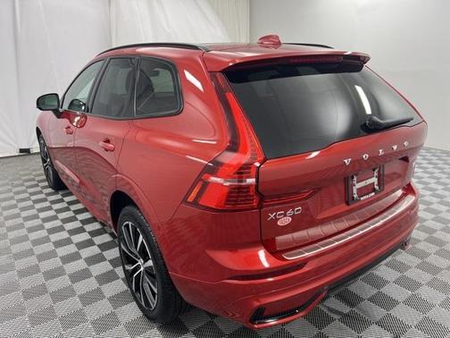 2023 Volvo XC60 B5 Plus Dark Theme