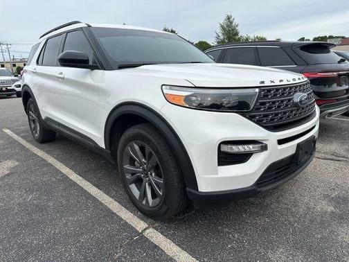 Star White 2023 Ford Explorer XLT
