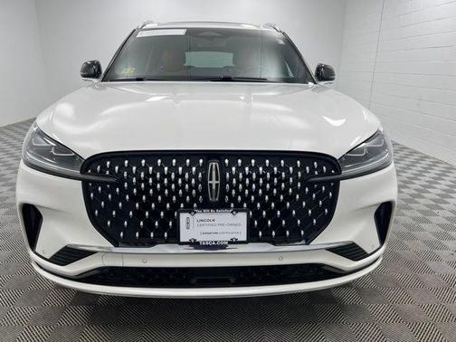 Crystal White Metallic 2025 Lincoln Aviator Black Label AWD