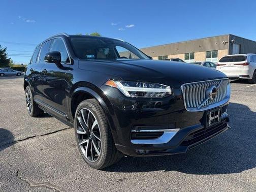Onyx Black Metallic 2023 Volvo XC90 B6 Plus 6-Seater