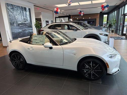 Snowflake White Pearl Mica 2026 Mazda MX-5 Miata GRAND TOURING