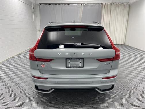 2025 Volvo XC60 B5 Plus
