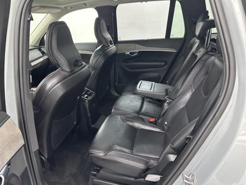 2024 Volvo XC90 Recharge Plug-In Hybrid T8 Ultimate Bright Theme 7-Seater