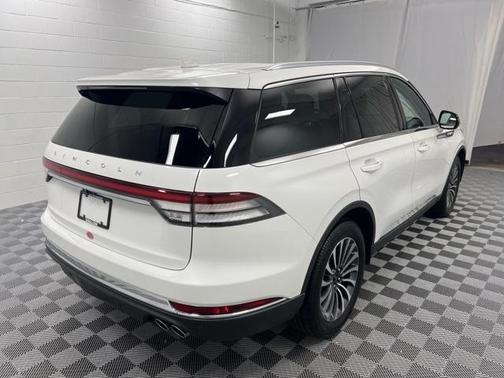 2022 Lincoln Aviator Standard AWD