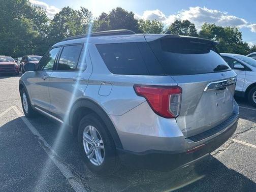 Iconic Silver Metallic 2022 Ford Explorer XLT