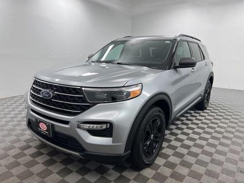 Iconic Silver Metallic 2022 Ford Explorer XLT