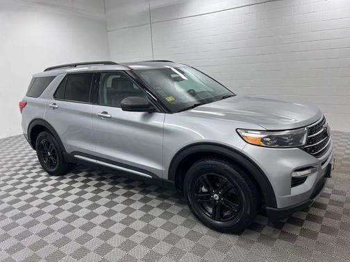 Iconic Silver Metallic 2022 Ford Explorer XLT