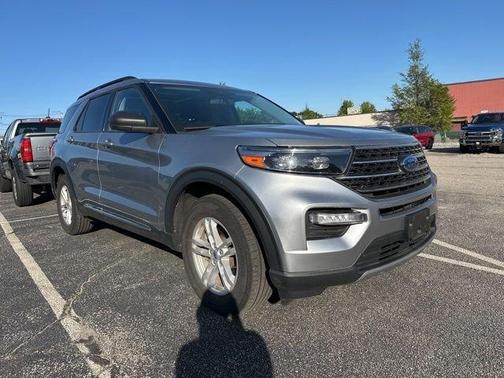 Iconic Silver Metallic 2022 Ford Explorer XLT