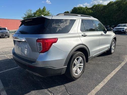 Iconic Silver Metallic 2022 Ford Explorer XLT