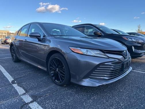 2020 Toyota Camry Hybrid XLE