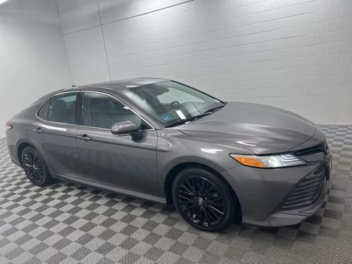 2020 Toyota Camry Hybrid XLE