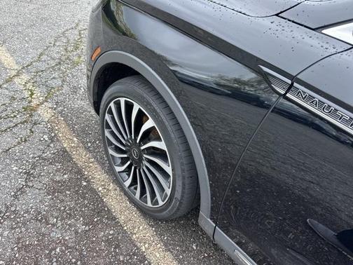 2022 Lincoln Nautilus Black Label