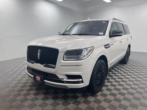 White Platinum Tri-Coat Metallic 2018 Lincoln Navigator Reserve