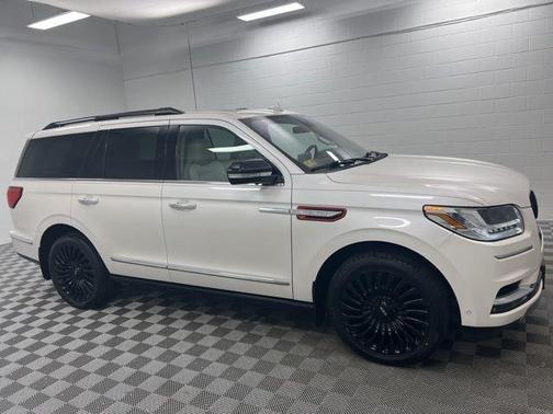 White Platinum Tri-Coat Metallic 2018 Lincoln Navigator Reserve
