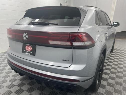 2025 Volkswagen Atlas Cross Sport 2.0T SEL R-Line Black