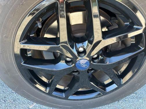 Agate Black Metallic 2022 Ford Edge SEL