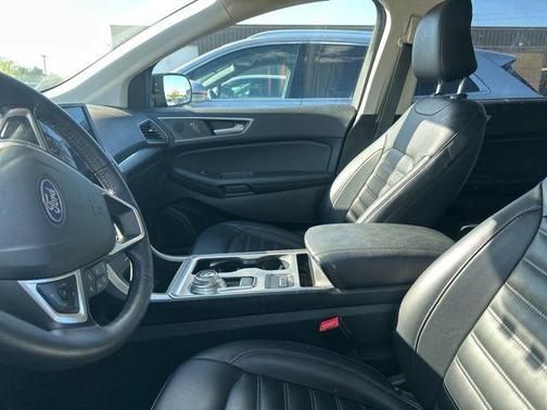 Agate Black Metallic 2022 Ford Edge SEL
