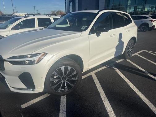 2025 Volvo XC60 B5 Plus