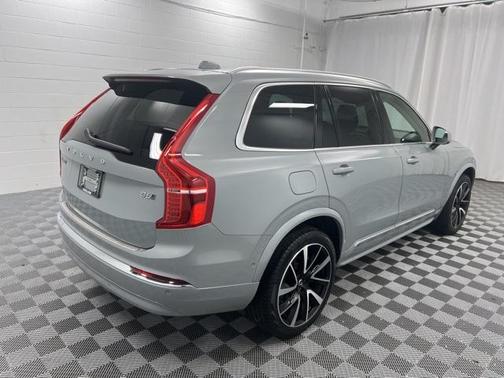 2024 Volvo XC90 B6 Plus Bright Theme 6-Seater