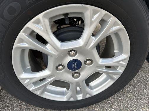 Magnetic 2015 Ford Fiesta SE