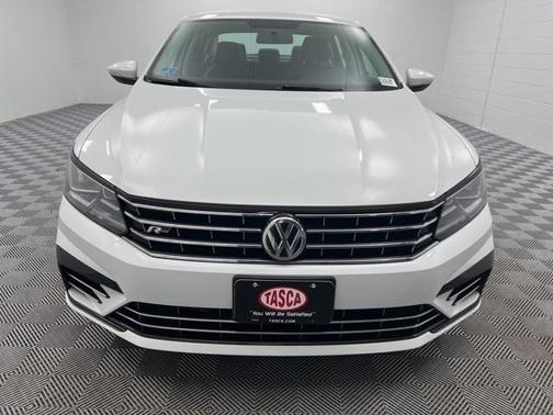2018 Volkswagen Passat 2.0T R-Line