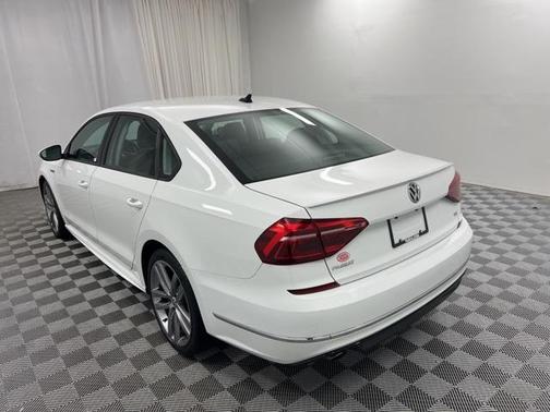 2018 Volkswagen Passat 2.0T R-Line