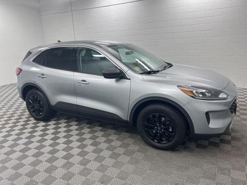 Silver Metallic 2022 Ford Escape SE
