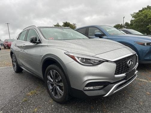 2017 INFINITI QX30 Premium