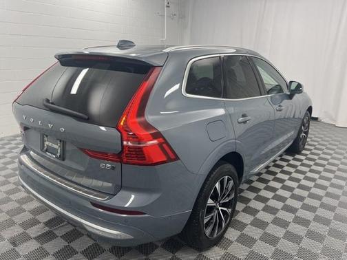 2023 Volvo XC60 B5 Plus Bright Theme