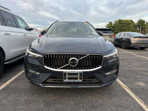 2022 Volvo XC60 B5 Momentum
