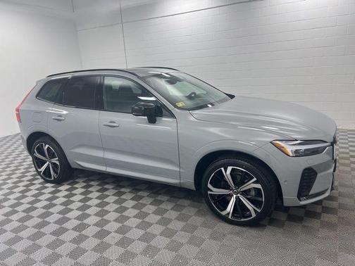Metallic 2024 Volvo XC60 B5 Ultimate Dark Theme