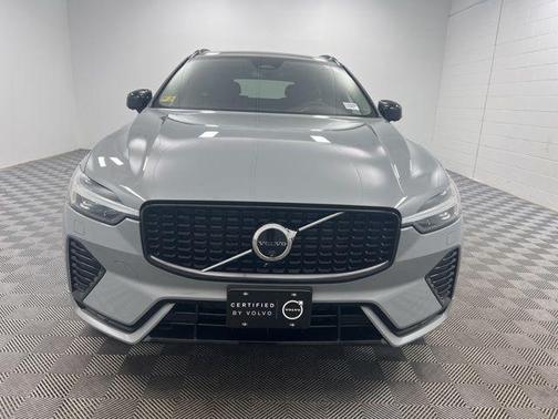 Metallic 2024 Volvo XC60 B5 Ultimate Dark Theme