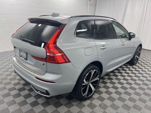 Metallic 2024 Volvo XC60 B5 Ultimate Dark Theme