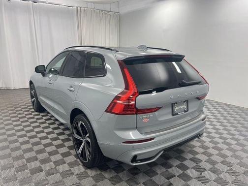 Metallic 2024 Volvo XC60 B5 Ultimate Dark Theme