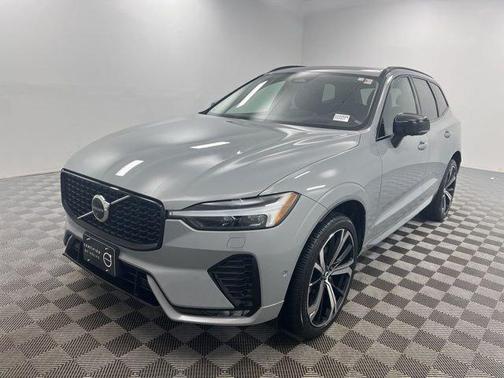 Metallic 2024 Volvo XC60 B5 Ultimate Dark Theme