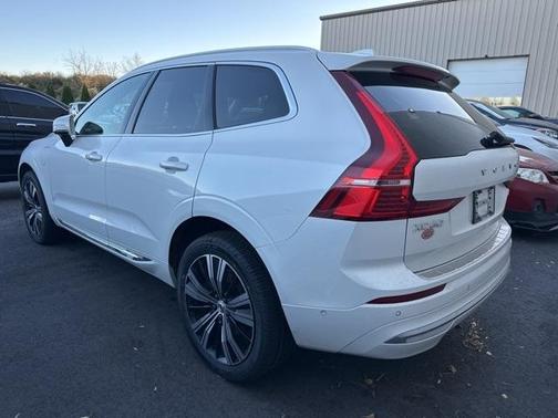 2023 Volvo XC60 Recharge Plug-In Hybrid T8 Plus Bright Theme