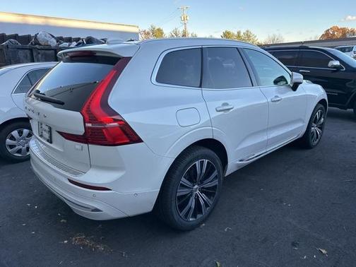 2023 Volvo XC60 Recharge Plug-In Hybrid T8 Plus Bright Theme
